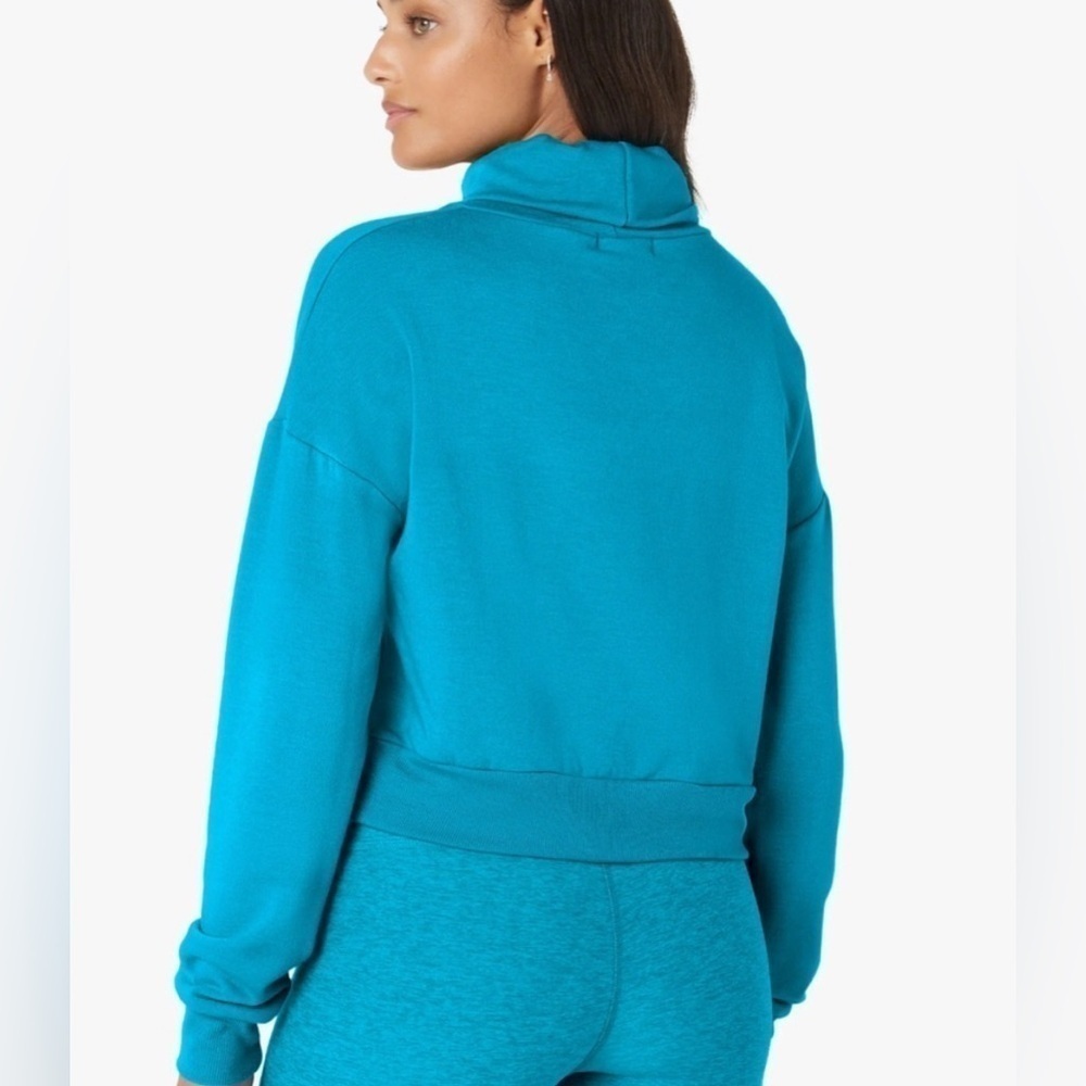 Beyond Yoga All Time Cropped Yoga Pullover Sweatshirt - Picture 2 of 7